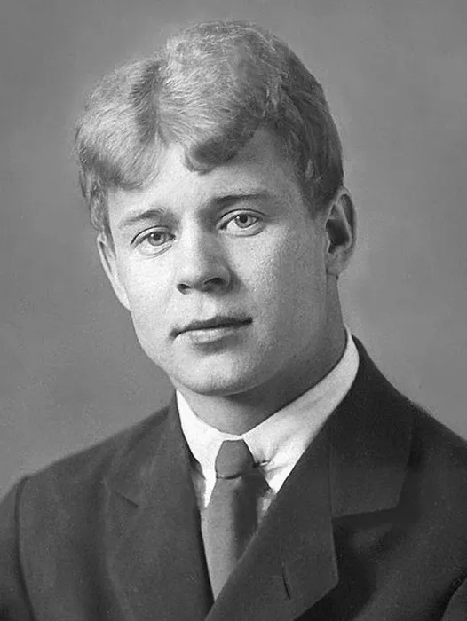 440px-Sergey_Yesenin_2