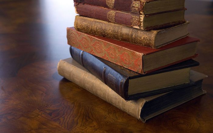 Creative_Wallpaper_A_stack_of_old_books_on_a_wooden_surface_101580_.jpg